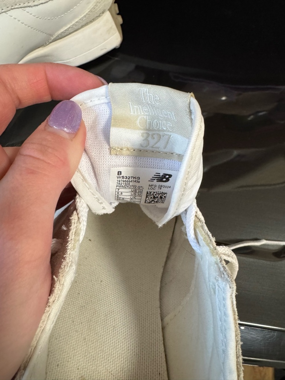 New Balance White Women's 327 Sneaker - Picture 4 of 4